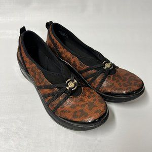 Bzees Rosie women athletic brown shoes size 9.5‎